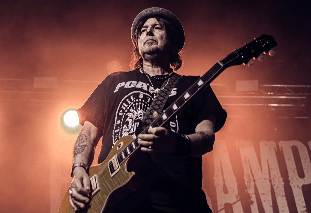 Muere Phil Campbell, histórico guitarrista de Motörhead, a los 64 años
