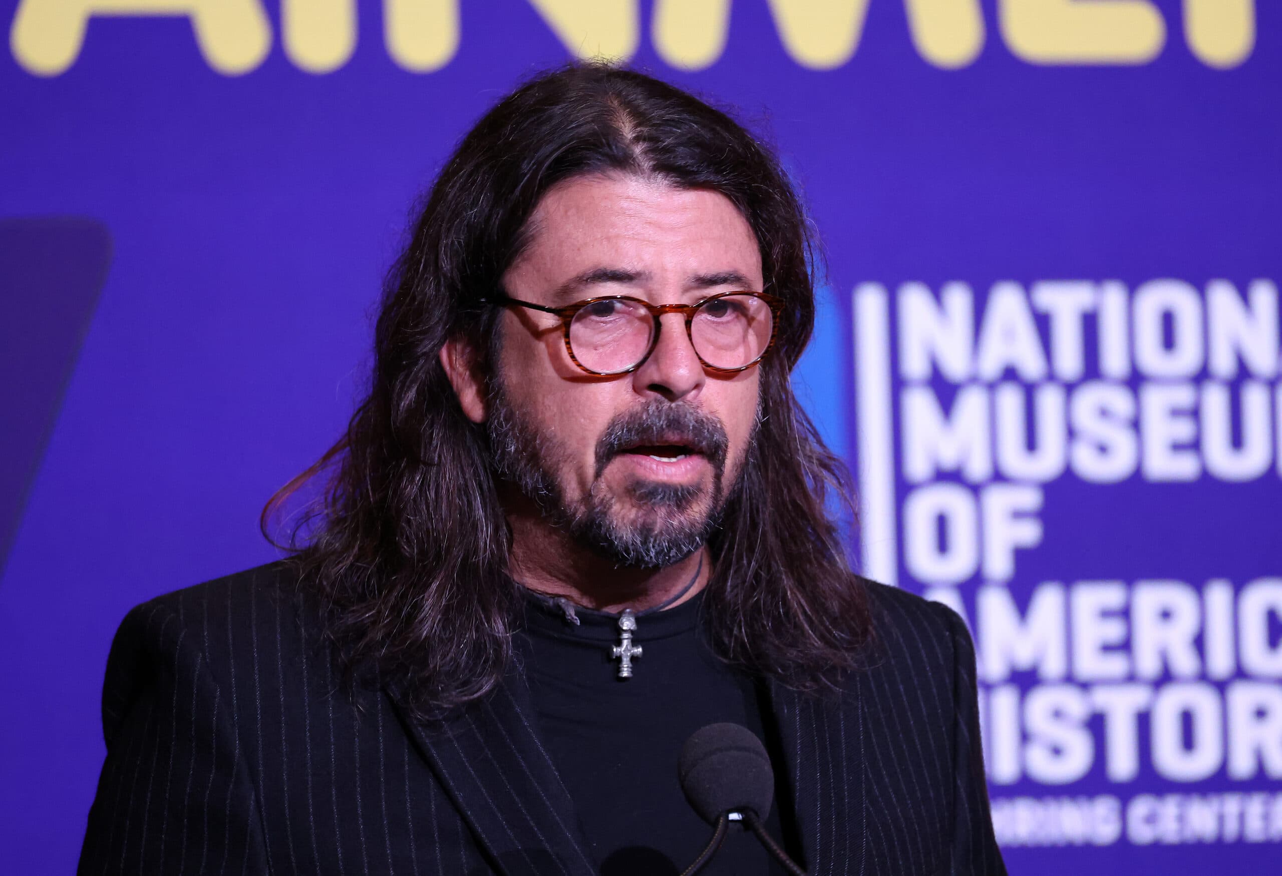 Dave Grohl Anuncia el Nacimiento de una Hija Fuera de su Matrimonio y se Compromete a Reconstruir la Confianza de su Familia
