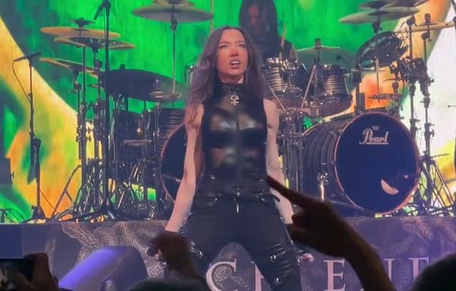 Arch Enemy Concluye Gira Asiática con Lauren Hart en Vocales: Un Vistazo a sus Presentaciones en Japón