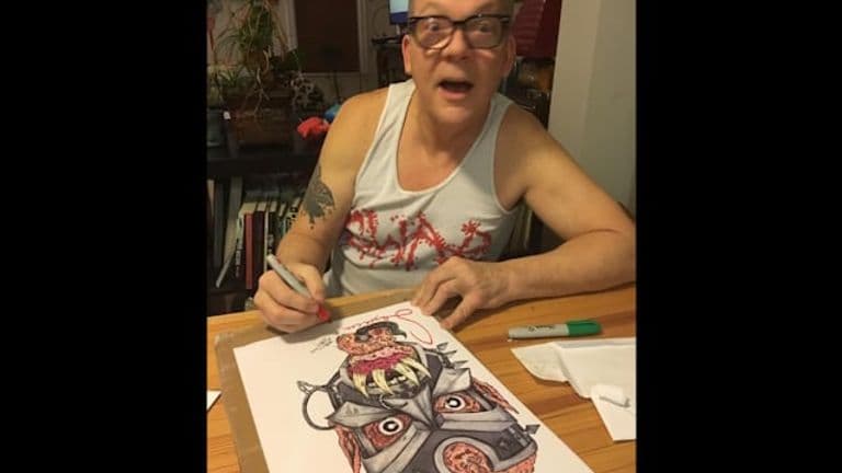 Chuck Varga, miembro fundador de GWAR, recibe tratamiento médico y la comunidad se une en apoyo