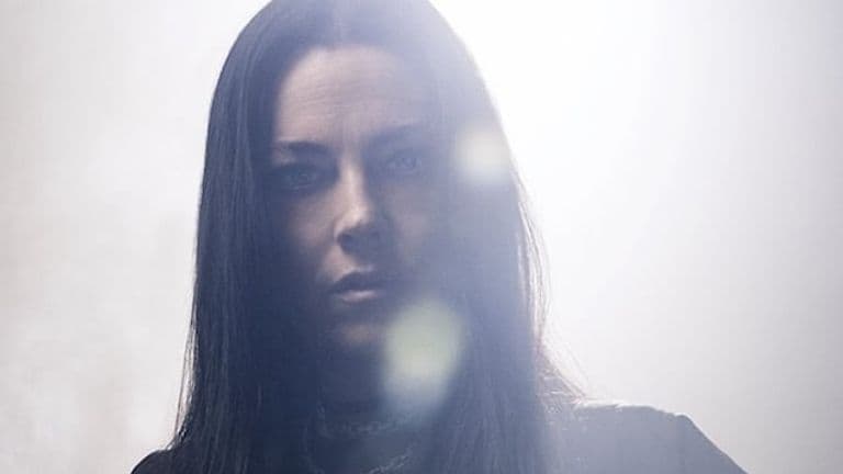 Amy Lee, vocalista de Evanescence, comparte su filosofía de optimismo y resiliencia