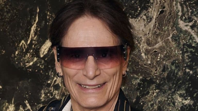 Steve Vai Pone a la Venta su Residencia de Tres Décadas en Encino, California