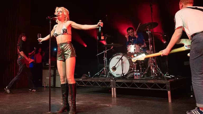 Amyl and the Sniffers