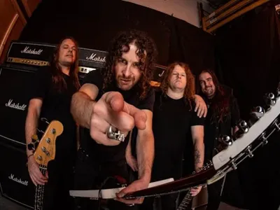 Airbourne consolida su legado en disco homónimo con la guía de Mutt Lange y Bryan Adams