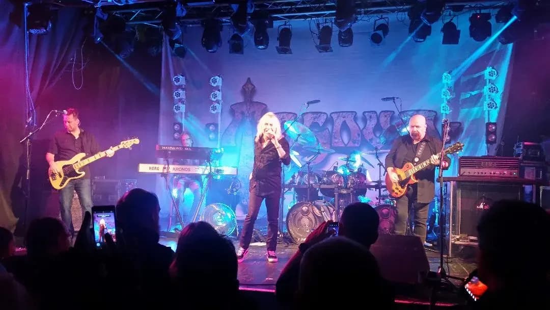 Bob Catley explica por qué decidió continuar con Magnum tras la partida de Tony Clarkin